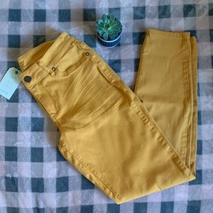 mustard yellow maurices jeggings 🌼